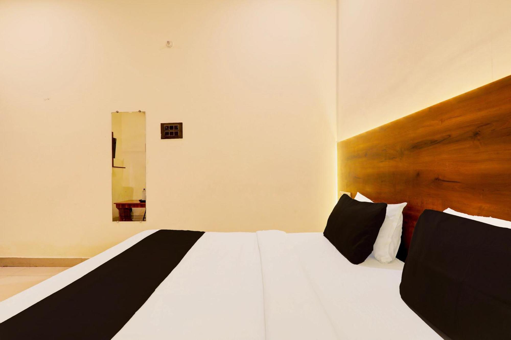 Hotel O Sr Grand ゴーラクプル エクステリア 写真